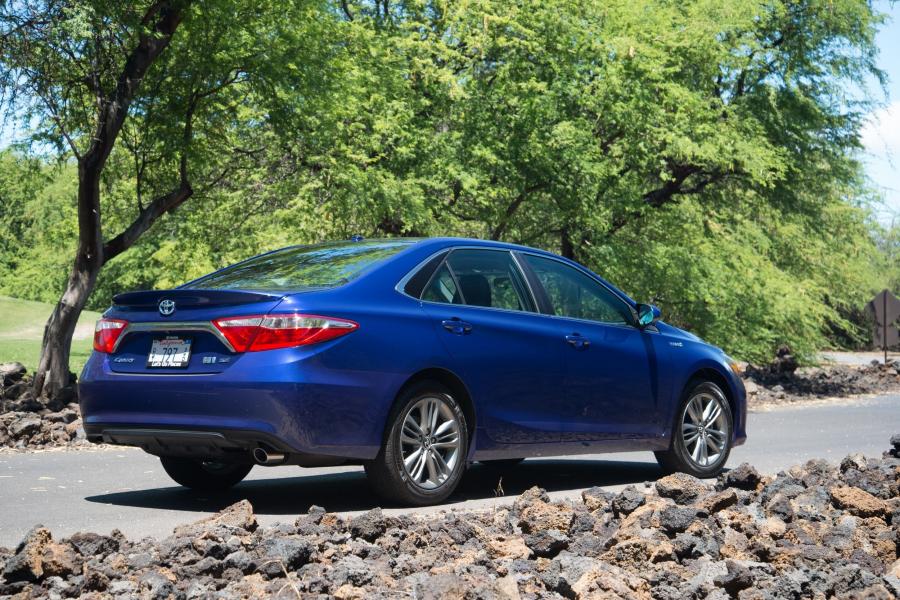  Toyota Camry Hybrid 2015 года  (US) (фото 3 из 28)